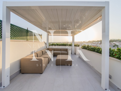 Completely refurbished penthouse on the Golden Mile next to the beach with sea views for rent.