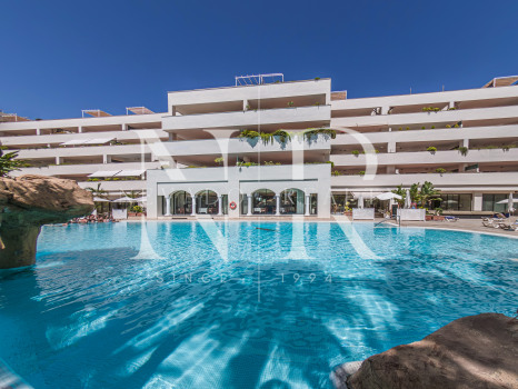 Completely refurbished penthouse on the Golden Mile next to the beach with sea views for rent.