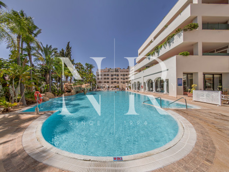 Completely refurbished penthouse on the Golden Mile next to the beach with sea views for rent.
