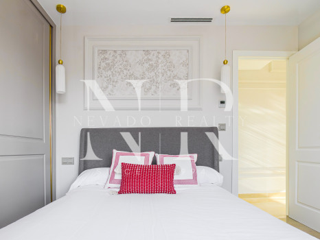 Completely refurbished penthouse on the Golden Mile next to the beach with sea views for rent.