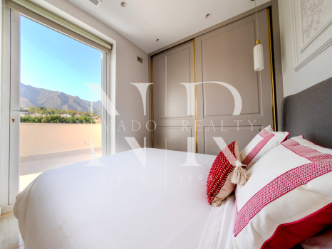 Completely refurbished penthouse on the Golden Mile next to the beach with sea views for rent.