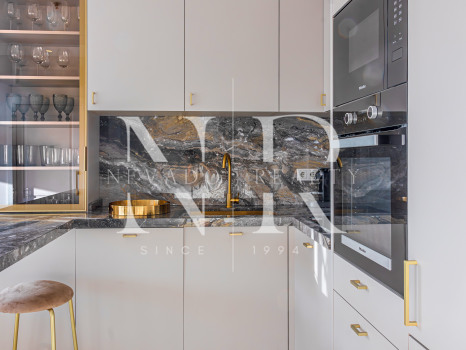 Completely refurbished penthouse on the Golden Mile next to the beach with sea views for rent.