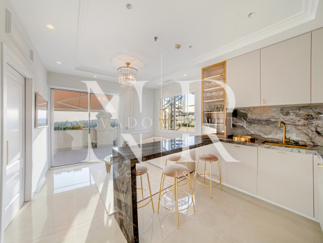 Completely refurbished penthouse on the Golden Mile next to the beach with sea views for rent.