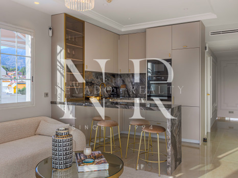 Completely refurbished penthouse on the Golden Mile next to the beach with sea views for rent.