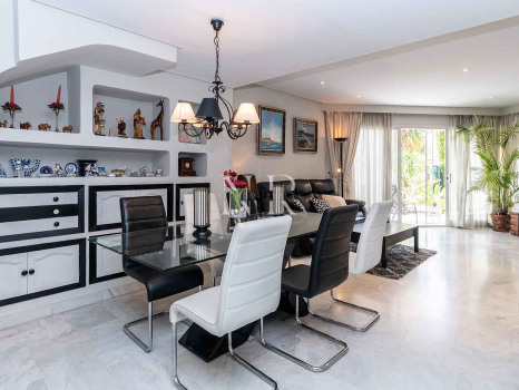 Maison de ville dans l'Urbanisation Camoján Blanco à vendre