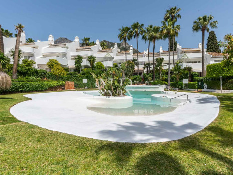 Maison de ville dans l'Urbanisation Camoján Blanco à vendre