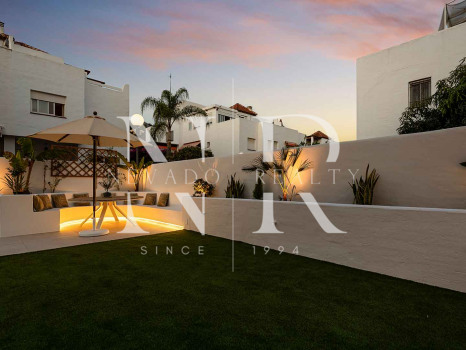 Completely refurbished townhouse in Las Cumbres de Marbella for sale