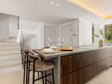 Maison de ville entièrement rénovée à Las Cumbres de Marbella à vendre