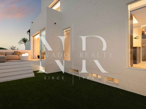 Completely refurbished townhouse in Las Cumbres de Marbella for sale
