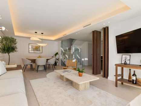 Maison de ville entièrement rénovée à Las Cumbres de Marbella à vendre