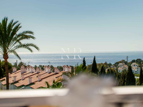 Maison de ville entièrement rénovée à Las Cumbres de Marbella à vendre