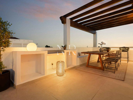 Maison de ville entièrement rénovée à Las Cumbres de Marbella à vendre