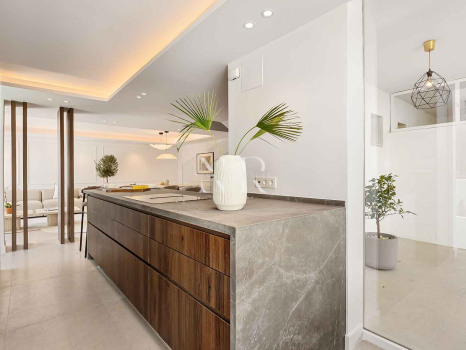Maison de ville entièrement rénovée à Las Cumbres de Marbella à vendre
