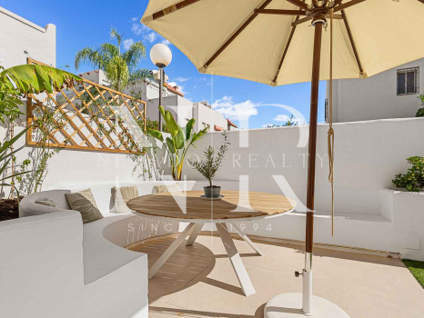 Completely refurbished townhouse in Las Cumbres de Marbella for sale