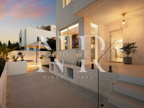 Completely refurbished townhouse in Las Cumbres de Marbella for sale