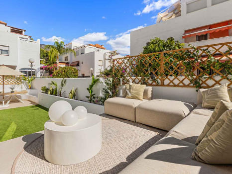 Maison de ville entièrement rénovée à Las Cumbres de Marbella à vendre