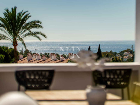 Maison de ville entièrement rénovée à Las Cumbres de Marbella à vendre