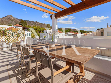 Completely refurbished townhouse in Las Cumbres de Marbella for sale