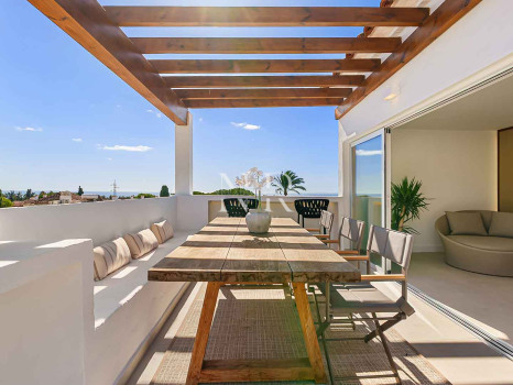 Maison de ville entièrement rénovée à Las Cumbres de Marbella à vendre