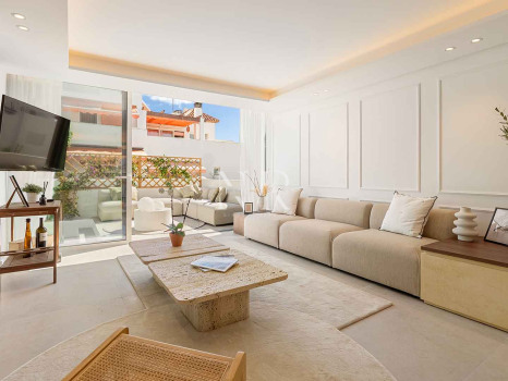 Maison de ville entièrement rénovée à Las Cumbres de Marbella à vendre