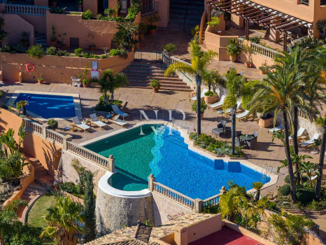 Ático en Urbanización Les Belvederes con vistas panorámicas en venta