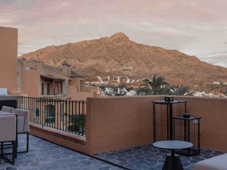 Ático en Urbanización Les Belvederes con vistas panorámicas en venta