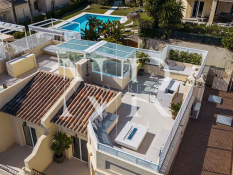Adosada en Urbanización La Quinta Hills completamente renovada en venta