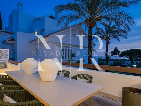 Apartamento en Urbanización Palm Beach en primera línea de playa en venta