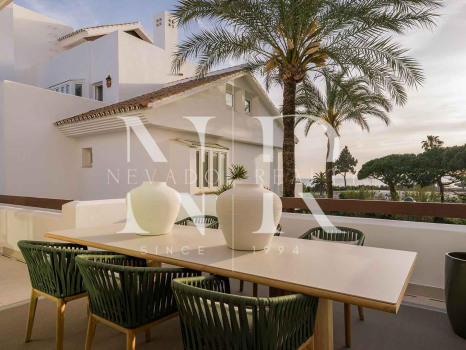 Apartamento en Urbanización Palm Beach en primera línea de playa en venta