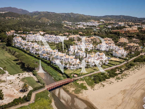 Apartamento en Urbanización Palm Beach en primera línea de playa en venta