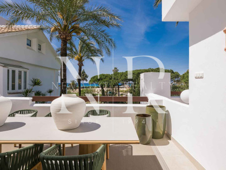 Apartamento en Urbanización Palm Beach en primera línea de playa en venta