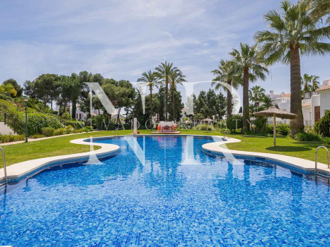 Apartamento en Urbanización Palm Beach en primera línea de playa en venta