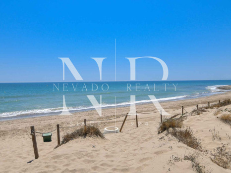 Apartamento en Urbanización Palm Beach en primera línea de playa en venta