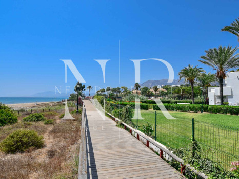 Apartamento en Urbanización Palm Beach en primera línea de playa en venta