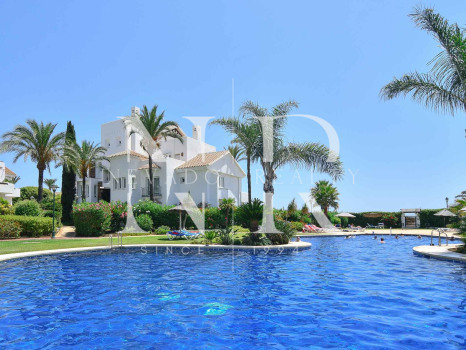 Apartamento en Urbanización Palm Beach en primera línea de playa en venta