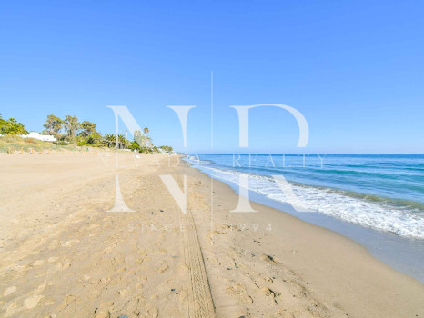 Apartamento en Urbanización Palm Beach en primera línea de playa en venta
