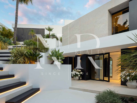 Villa en Urbanización El Herrojo con vistas panorámicas en venta