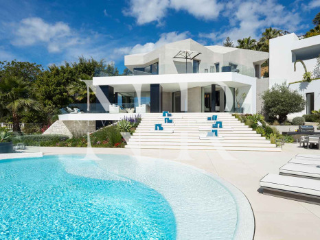 Villa en Urbanización El Herrojo con vistas panorámicas en venta