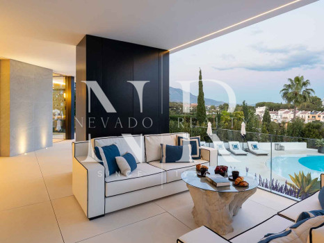 Villa en Urbanización El Herrojo con vistas panorámicas en venta