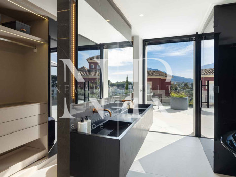 Villa en Urbanización El Herrojo con vistas panorámicas en venta