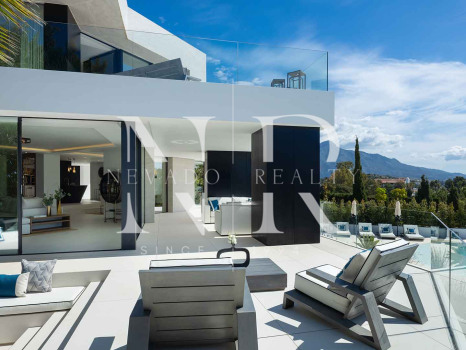 Villa en Urbanización El Herrojo con vistas panorámicas en venta