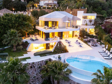 Villa in Urbanisation El Herrojo with panoramic views for sale