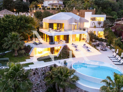 Villa en Urbanización El Herrojo con vistas panorámicas en venta