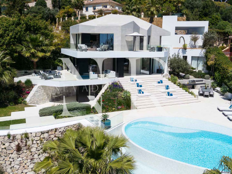 Villa en Urbanización El Herrojo con vistas panorámicas en venta