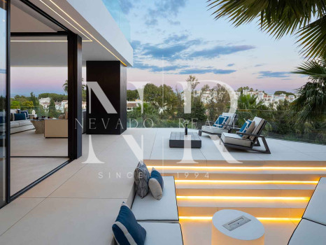 Villa en Urbanización El Herrojo con vistas panorámicas en venta