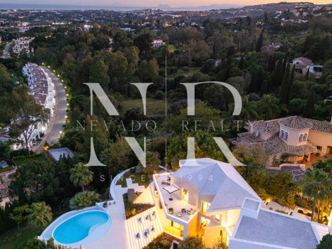 Villa en Urbanización El Herrojo con vistas panorámicas en venta