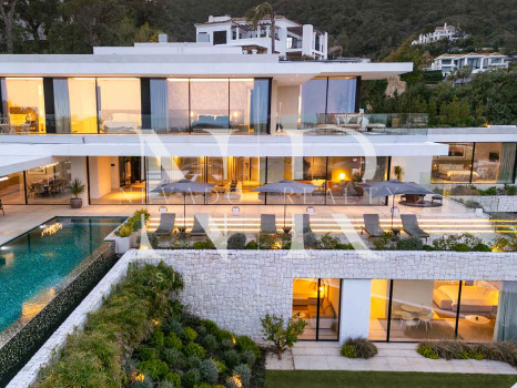 Villa en Urbanización El Madroñal con vistas panorámicas en venta