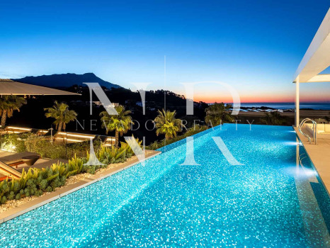 Villa en Urbanización El Madroñal con vistas panorámicas en venta
