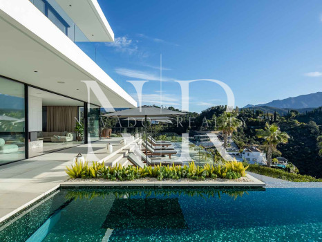 Villa en Urbanización El Madroñal con vistas panorámicas en venta