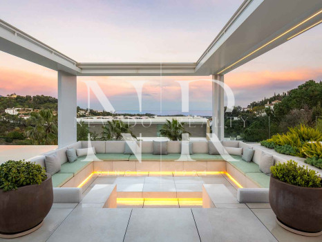 Villa en Urbanización El Madroñal con vistas panorámicas en venta